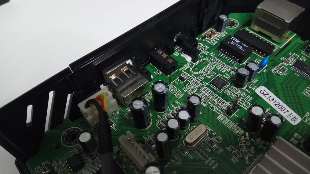 Conector usb soldado a la board del engel