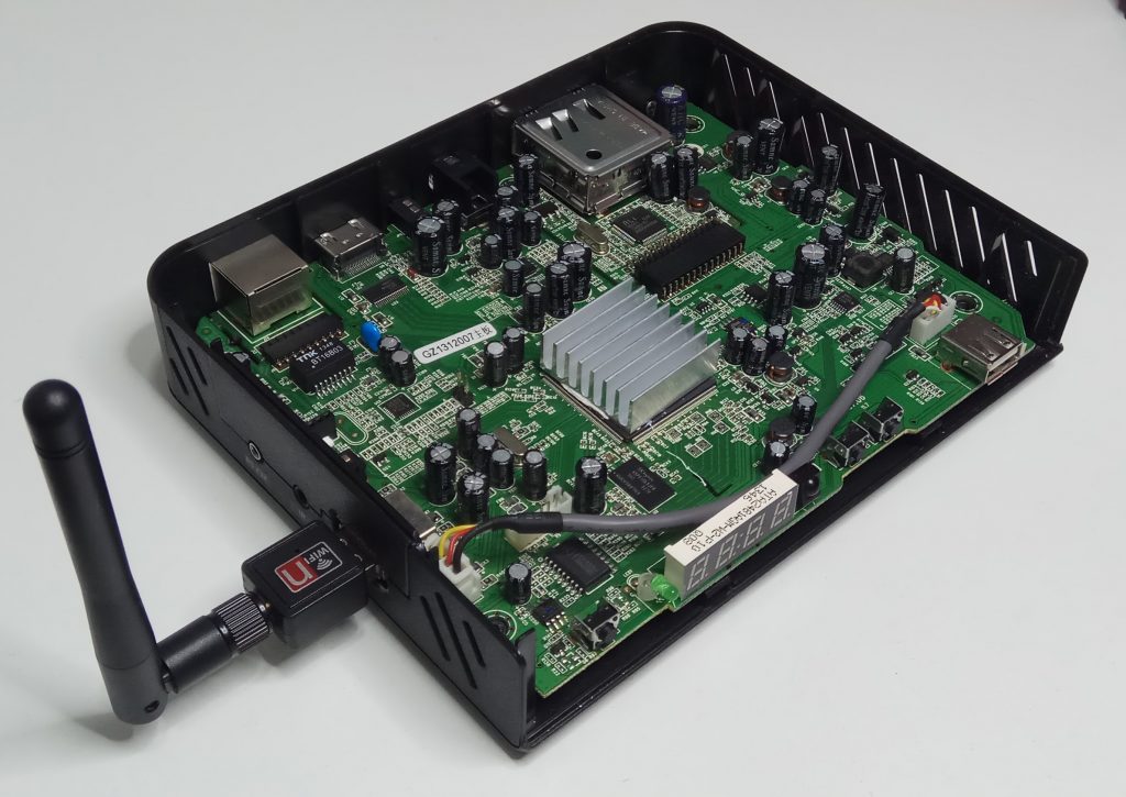 Receptor engel si la tapa de arriba y la antena externa